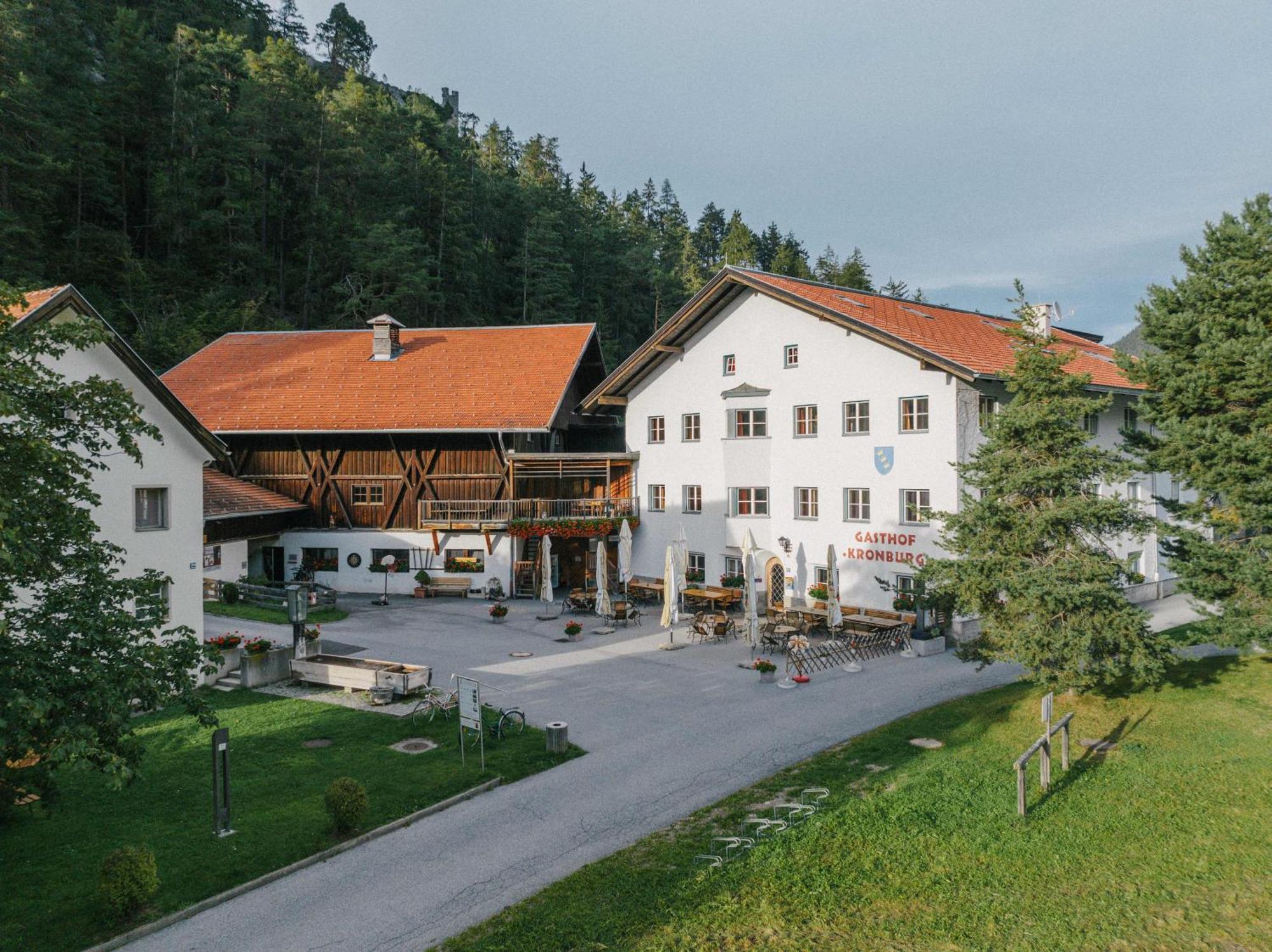 Klostergut Kronburg Zams Exteriör bild